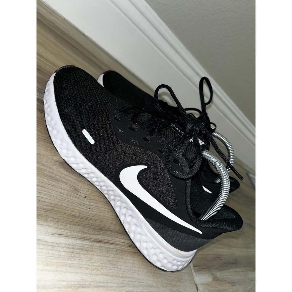 Nike Revolution 5 Women's 8.5 Running Shoes Black White Training Sneakers Gym